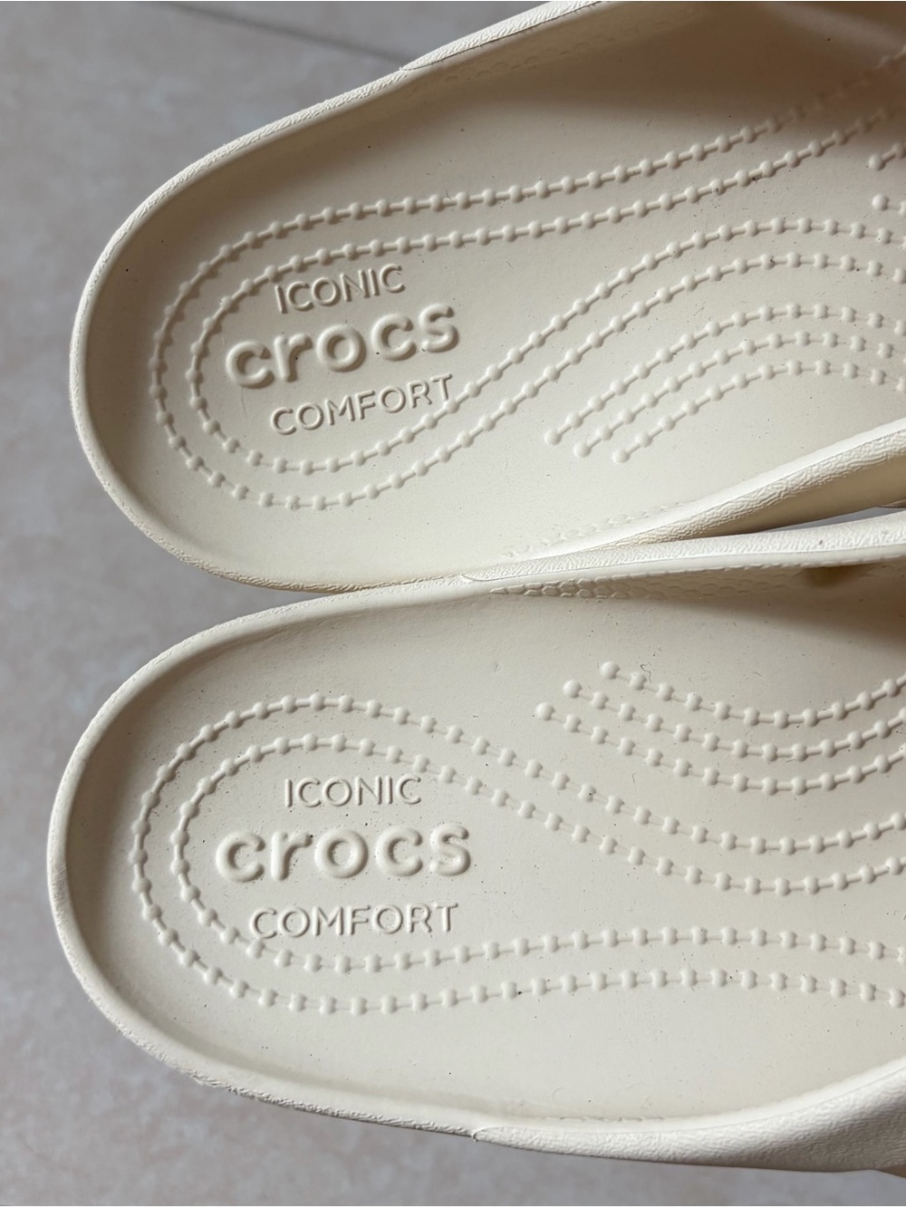 CROCS Women’s Cream-Beige Flip Flop Sandals Sz 9 - Picture 3 of 5